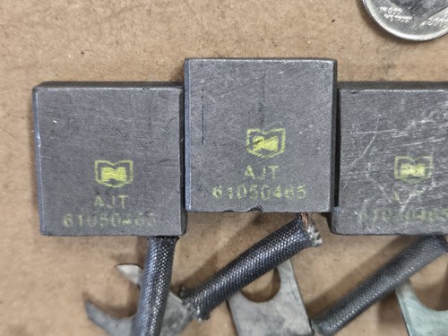 Lot Of 5 National Carbon AJT 61050465 Motor Brushes - 第 3/3 張圖片