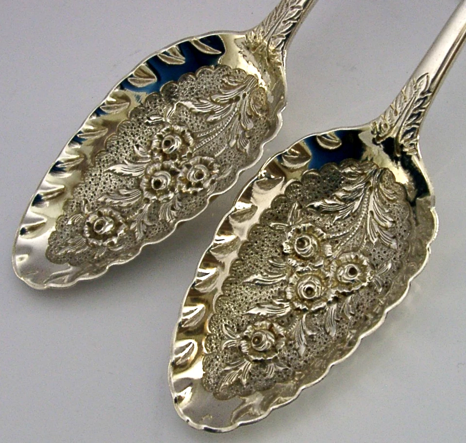 BEAUTIFUL GEORGIAN STERLING SILVER BERRY SERVING SPOONS 1799 ANTIQUE 114g - Image 4 of 4