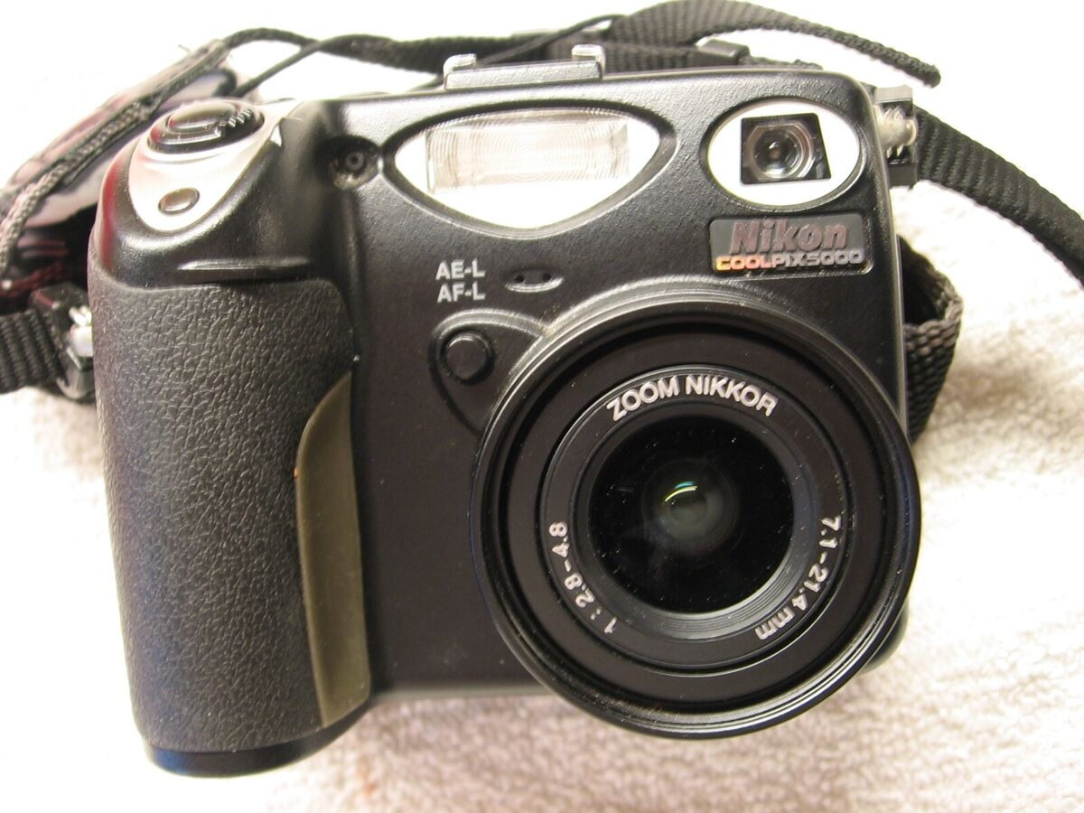 Nikon COOLPIX 5000 5.0MP Digital Camera - Black for sale Nikon COOLPIX 5000 5.0MP Digital Camera - Black for sale