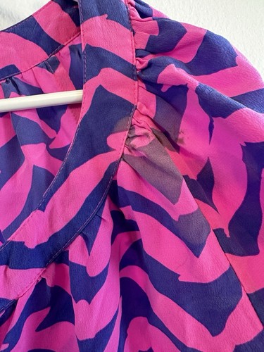 LILLY PULITZER MOXY 100% SILK Womens Sz L Bennet Blue Pink I Got Lucky Top - Picture 4 of 8