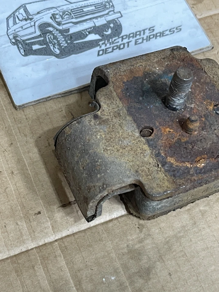 2H Engine Mount Bracket 12361-68051 OEM 1980-1987 Toyota Land Cruiser BJ60 HJ60 - Image 2 of 4