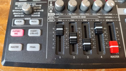 Korg D4 Compact Digital Recorder 4-Track with Flash card, power supply + manual - Picture 10 of 19