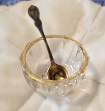 WESTMORELAND ROUND CLEAR GLASS  OPEN SALT CELLAR w/ GOLD RIM And Sterling Spoon