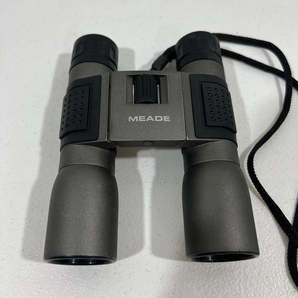 Meade Mini Folding Roof Binocular Travel View 10x32 290ft/1000yds 97m/1000m gray - Image 2 of 4