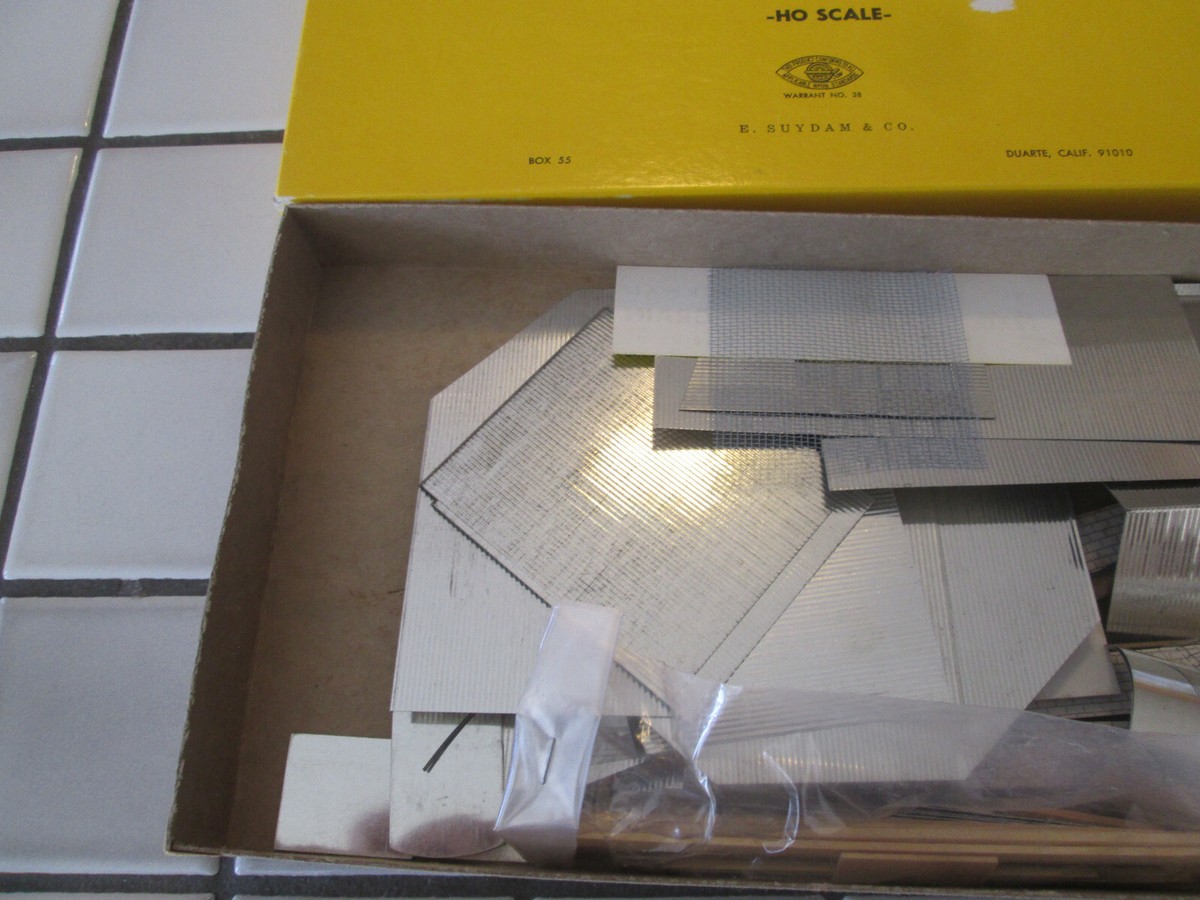 Scratchbuild a large-scale grain elevator