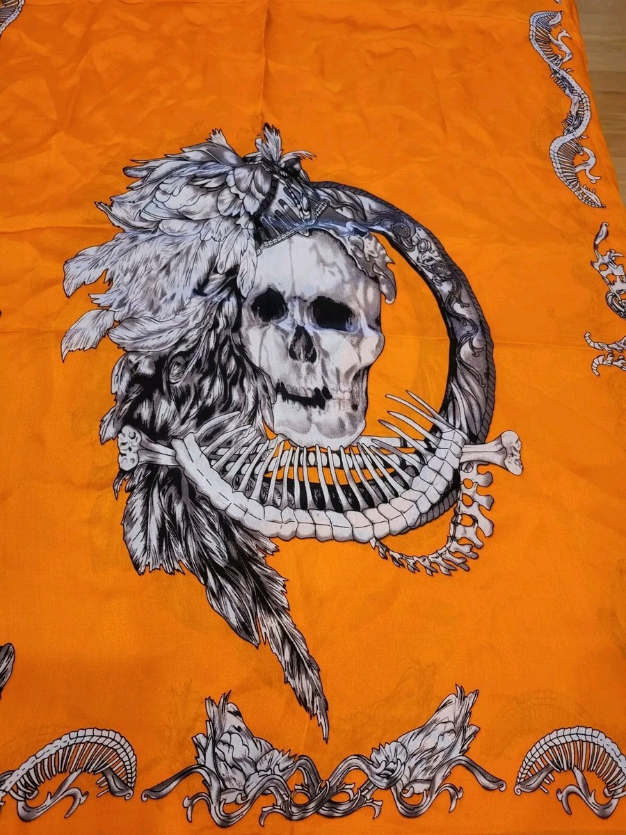 【McQ Alexander McQueen】SKULL MUFFLER Alexander McQueen Skull Print Scarf | Black | FARFETCH