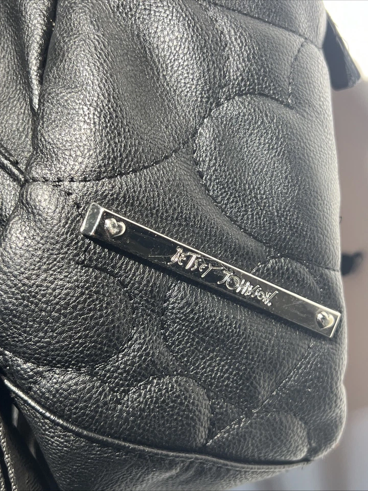 BETSEY JOHNSON 大号淡紫色黑色心形大弓背包 — 第 4/4 张图片