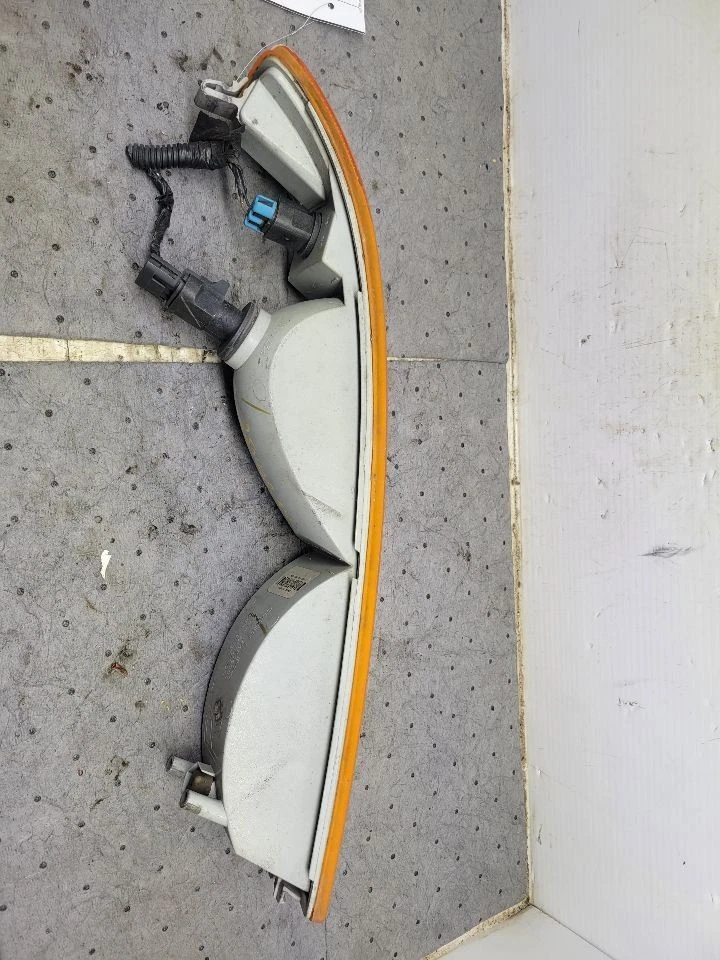 Luz de estacionamiento/esquina para pasajeros debajo de los faros se adapta a furgoneta Express 2500 03-23 1685396 Foto 4 de 4