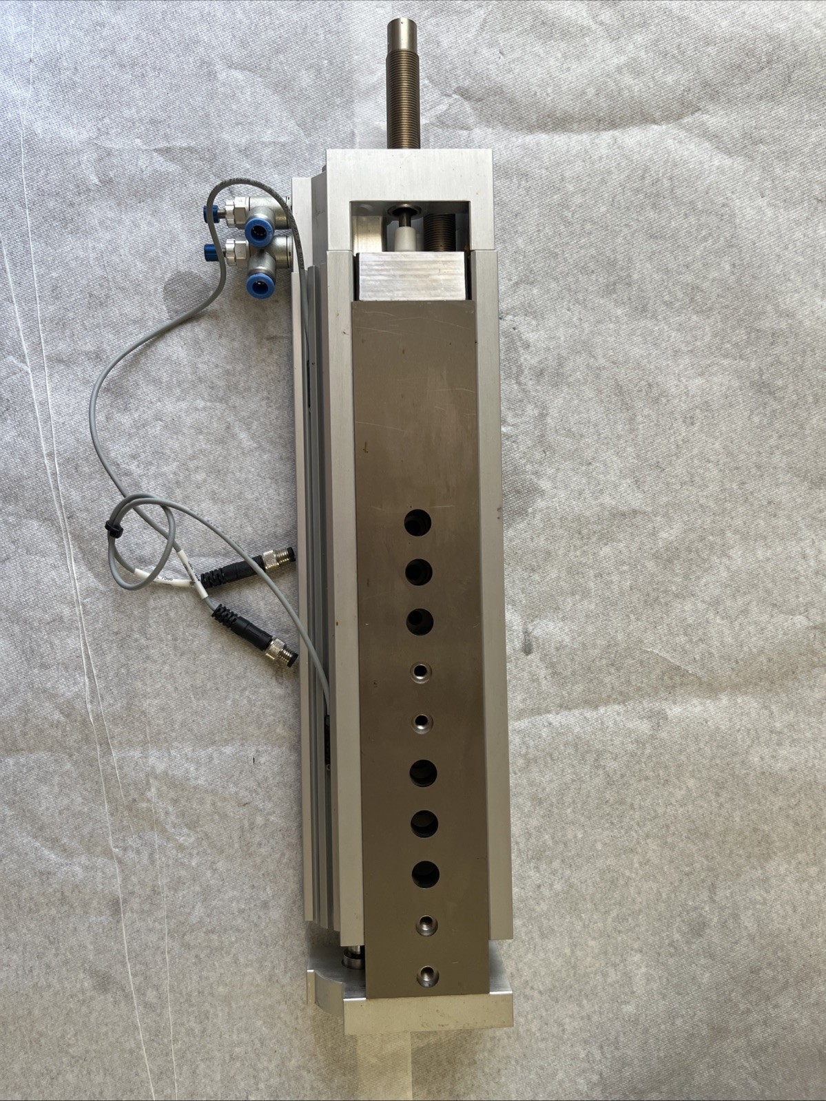 1PCS NEW Festo DGSL-20-150-Y3A