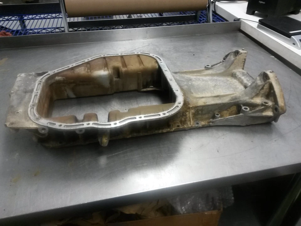 Upper Engine Oil Pan From 1994 Mercedes-Benz E500  4.2 1190141602 - Image 2 of 4