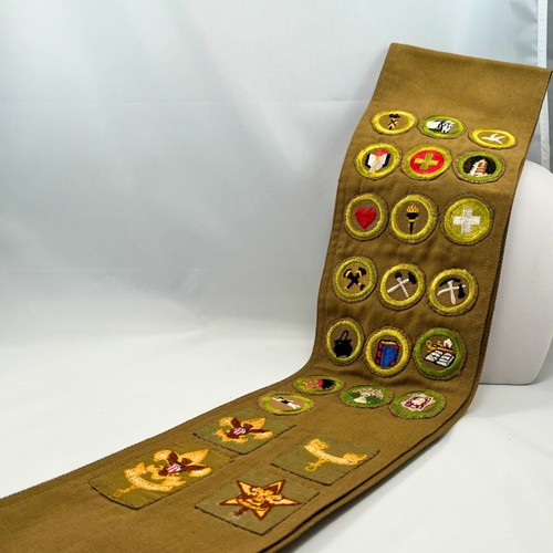 Vintage BSA Boy Scout Merit Badge Sash 19 Badges w/ Star Rank Patch Set Displays