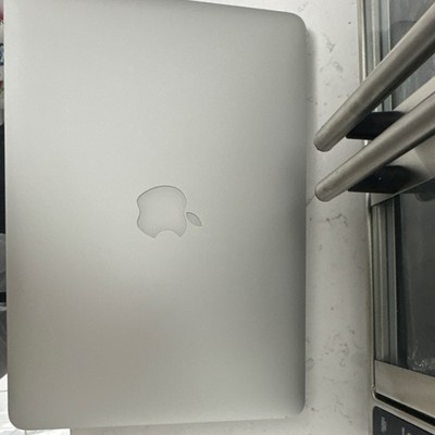 Apple MacBook Pro 13'' Silver Laptop Multi-Touch Trackpad Webcam Backlit Keyboard