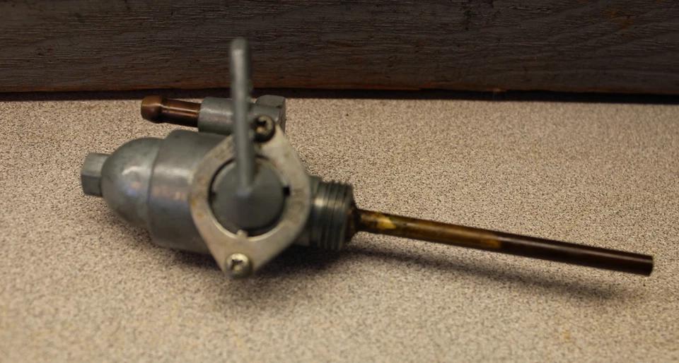 HONDA CB360T 1975 CB350 CB450 CL175 CL350 CONJUNTO DE LLAVE DE COMBUSTIBLE OEM 16950-292-000 Foto 2 de 4