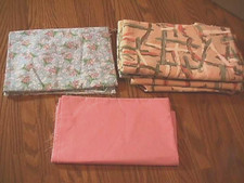 5 VINTAGE PIECES OF SEWING FABRIC SOME FLANNEL