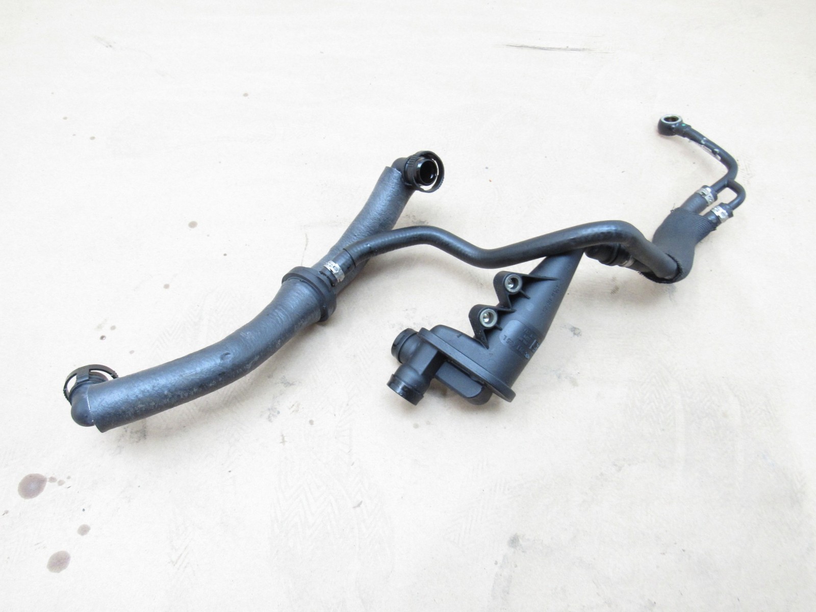 Bentley Continental GT 2012 Right Oil Separator Breather Hose Pipe Line 11-18 ;#