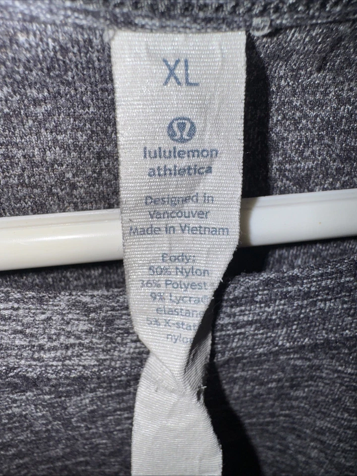 Camisa deportiva ajustada Lululemon manga larga cuello redondo, extra grande para hombre Foto 3 de 4