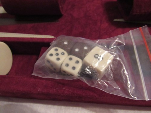 Juego Backgammon Vintage en Maletín Cubierto de Fieltro Rojo - Imagen 5 de 7