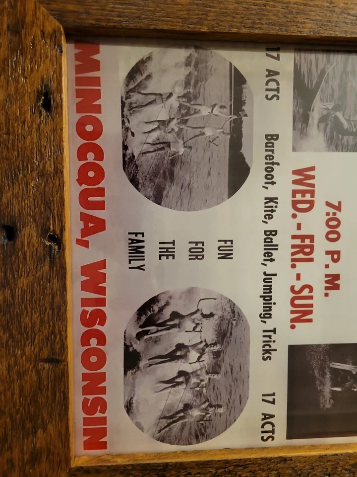 Letrero Min Aqua Bat enmarcado en madera de granero recuperada con vidrio Foto 2 de 4