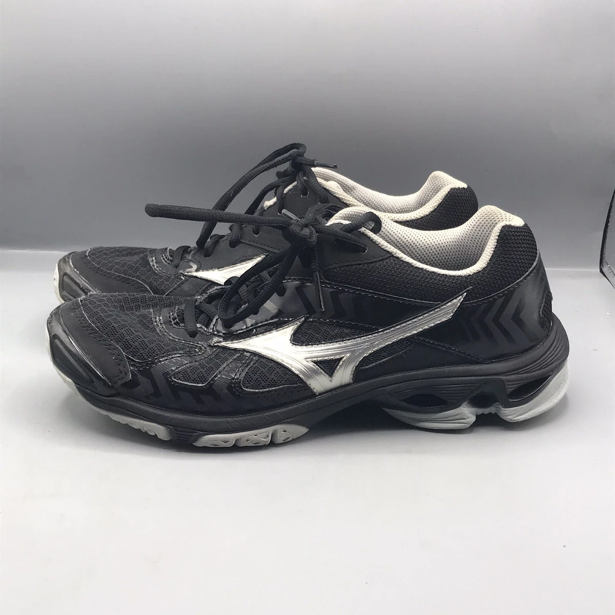 Mizuno Wave Bolt 7 Women's Volleyball Tennis Shoes Size 9.5 Gray Silver Black