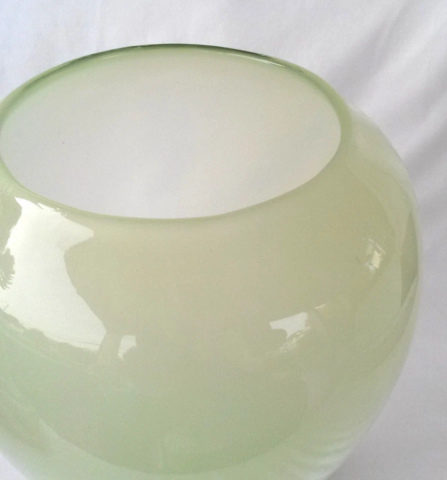 Impresionante jarrón de vidrio verde jade claro chino único, alrededor de 1900 Foto 2 de 4