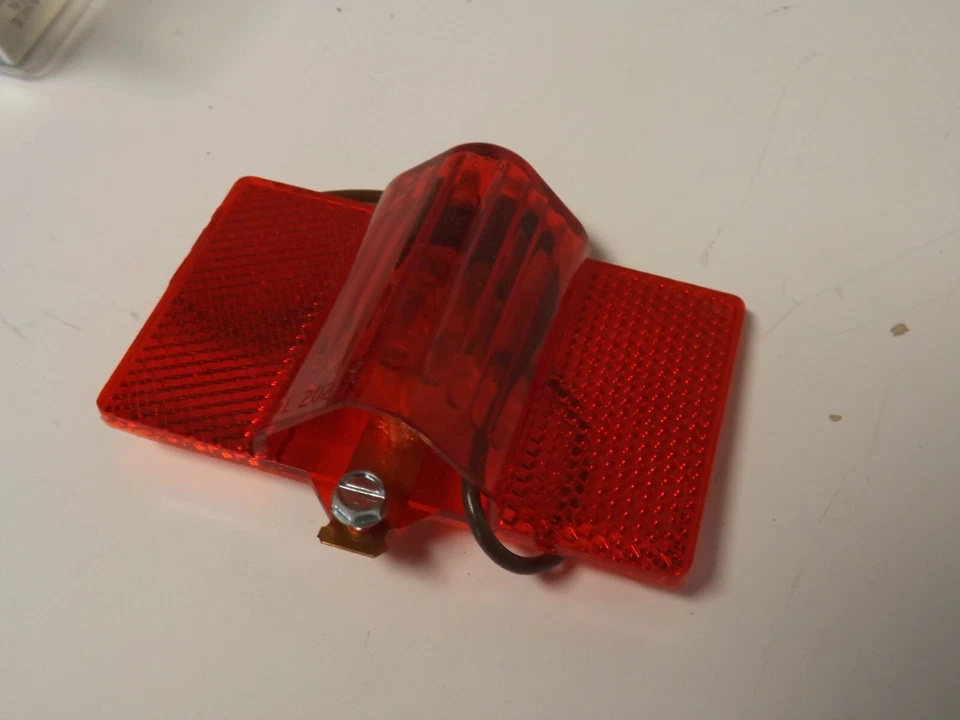 Luz marcadora lateral roja Dry Launch 202R2R luz resistente y sumergible Foto 2 de 4