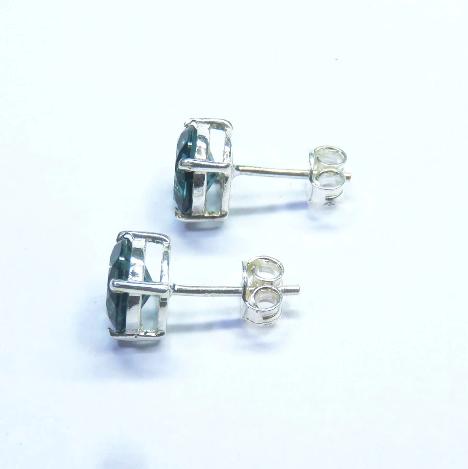 Aretes de plata de ley 925 facetados con forma redonda de topacio azul Londres para regalo Foto 2 de 4