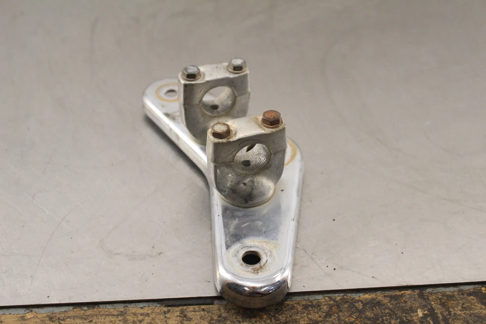 1977 Honda ATC90 HANDLEBAR HANDLE CLAMPS MOUNTS A184 Foto 4 de 4