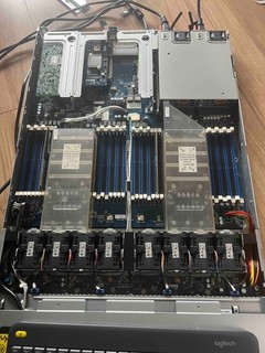 Gigabyte 1U Rack R181 Z90 Dual Epyc 7402 32 GB server
