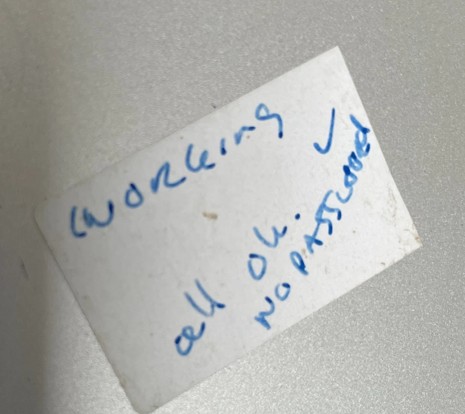 MacBook late 2008, 13-inch , Aluminum (2GHz Intel Core 2 Duo; 4GB DDR3 1333MHz - Image 3 of 4