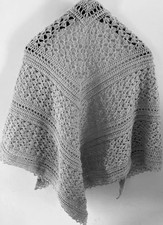 Scialle fatto a mano in misto lana tecnica uncinetto colore grigio