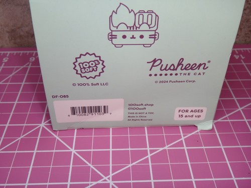 Figura Vinilo Pusheen Dumpster Fire - Edición Rosa Flocada - Imagen 4 de 5