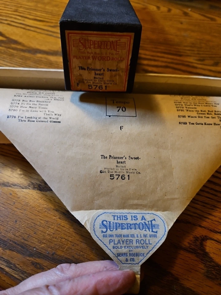 Lote surtido de rollos de piano antiguos para tocadores Foto 3 de 4