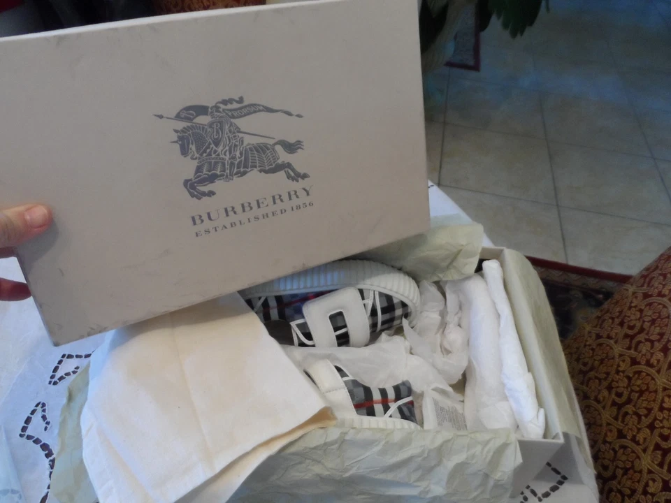 Nuevas Tenis Burberry Nova de Lona y Cuero a Cuadros para Niños Talla 26 Foto 2 de 4