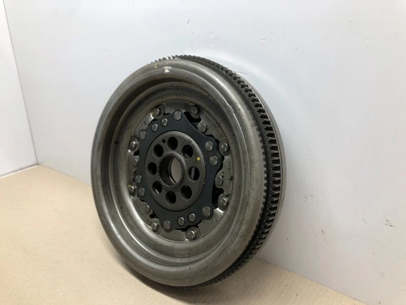 ZWEIMASSENSCHWUNGRAD Volkswagen Golf VII (AUA) 2016 06K105266A - Изображение 3 из 4