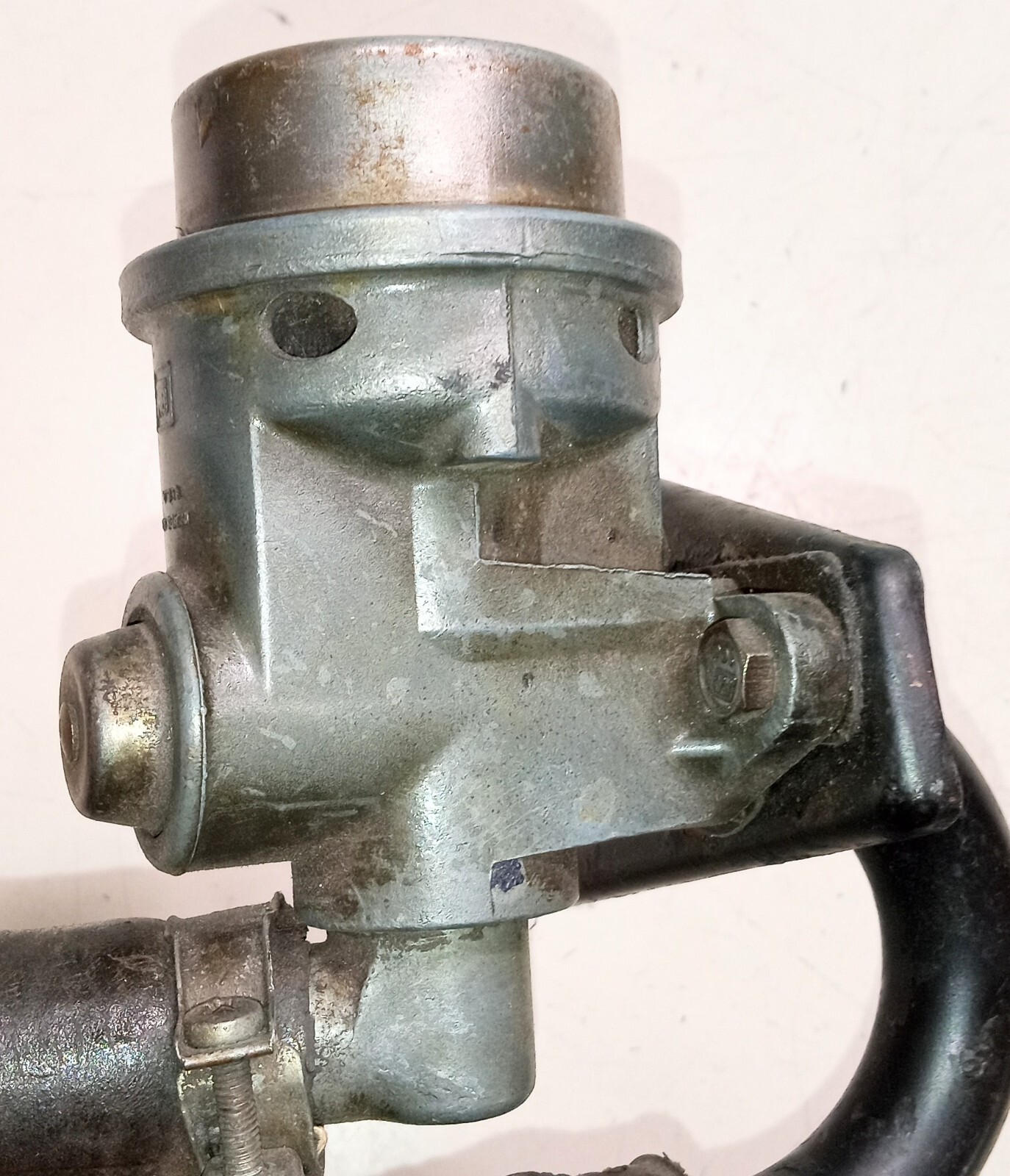 Ferrari 308 Air Pollution Pump Diverter Valve_Bracket_Hose Clamp_107801_GENUINE