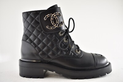 CHANEL キルティングブーツ チェーン付き Chanel 21A Black Quilted Gold CC Chain Combat Lace Up Tie Ankle