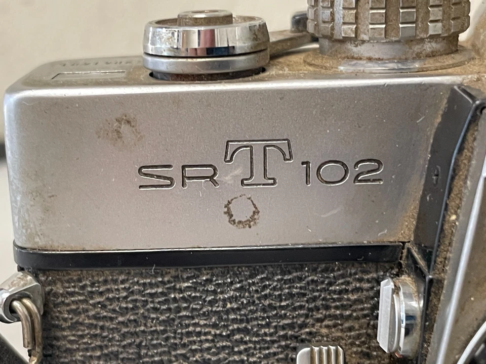 Cámara fotográfica Minolta SRT 102 50 mm de colección con lente automática Rokunar 28 mm de ancho #2098662 Foto 3 de 4