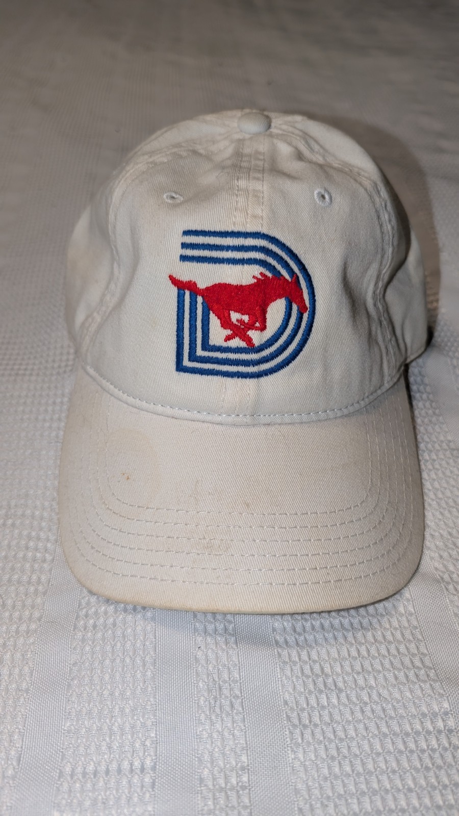 Legacy SMU Mustang Bianco Triple D Dallas Cappello Regolabile Berretto Golf Pony