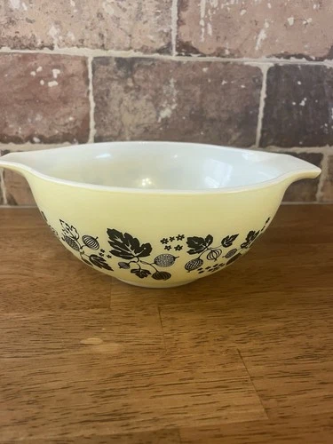 Vintage Pyrex Yellow And Black Gooseberry Cinderella Mixing Bowl 442
