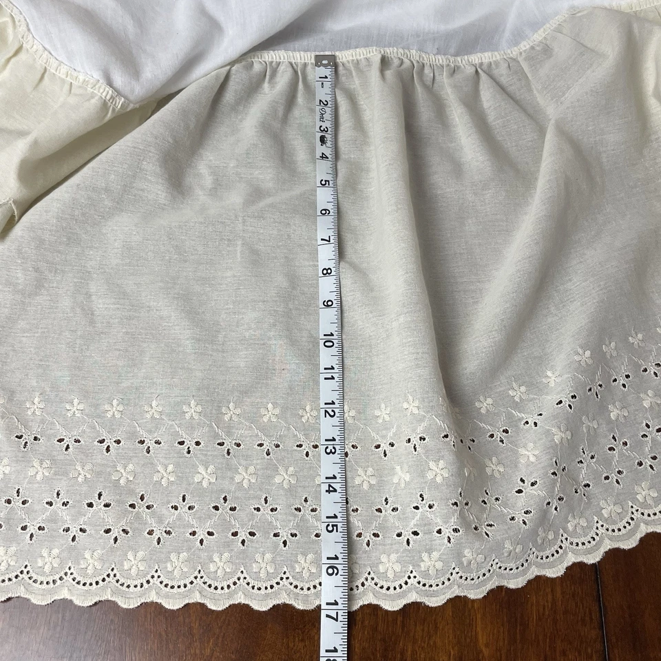 Levinsohn Bed Skirt Dust Ruffle Queen Size Beige Floral Eyelet 17" Drop Cottage - Image 3 of 3