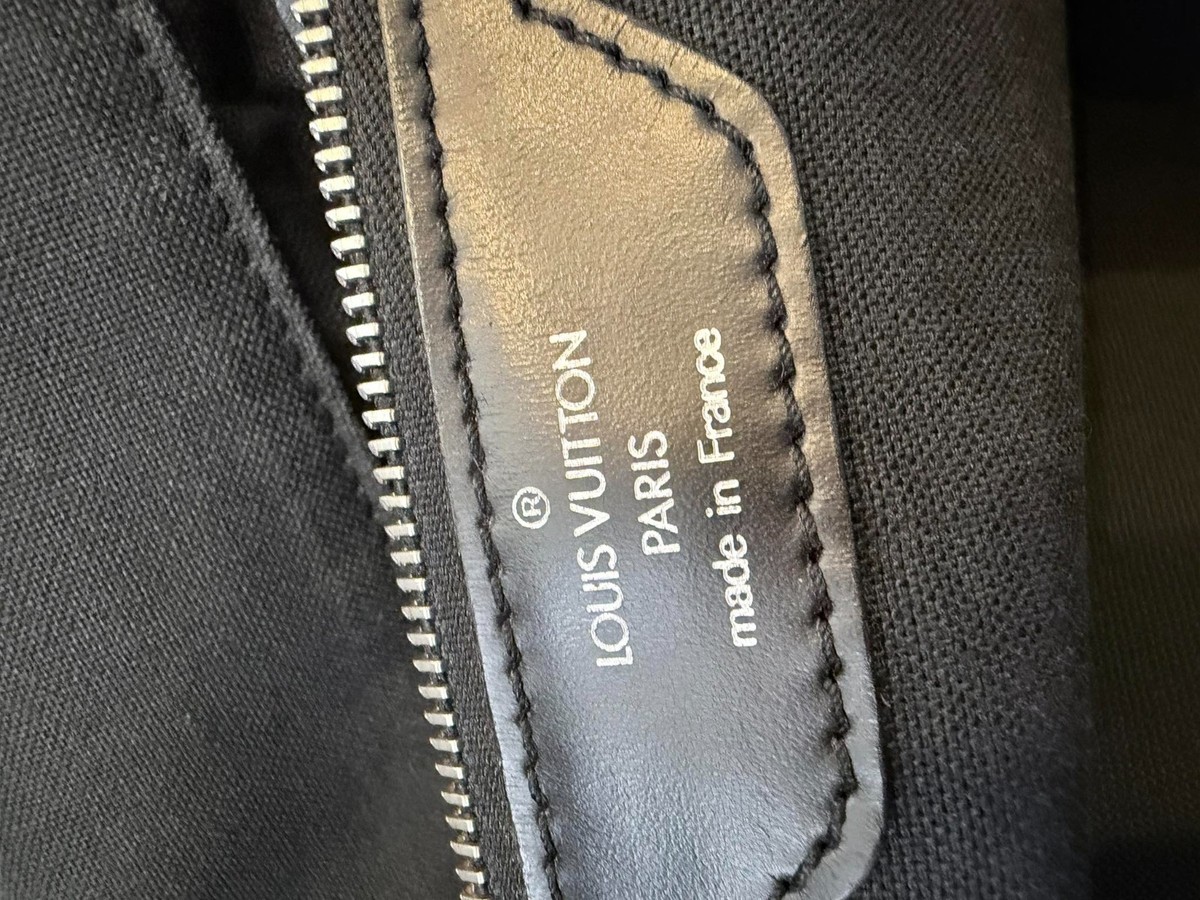 Louis Vuitton Viktor Messenger Bag Black Taiga Leather Crossbody