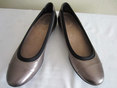 Clarks by Unstructured Womens Bronze Leather Flats Size 8 M Shoes Cap Toe
