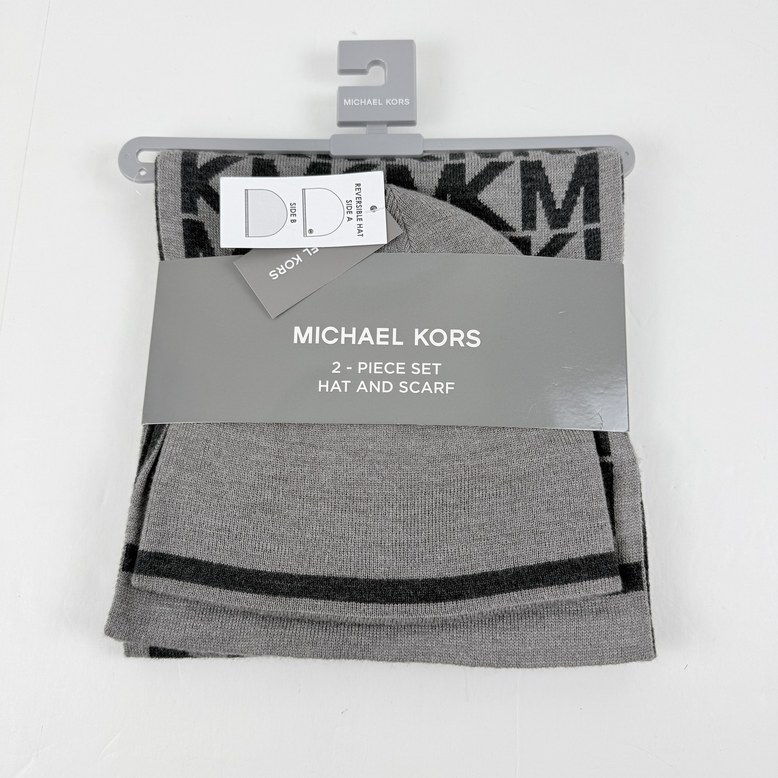 Michael Kors Unisex Logo Beanie - Scarf Set in Grey-One Size 4890₽