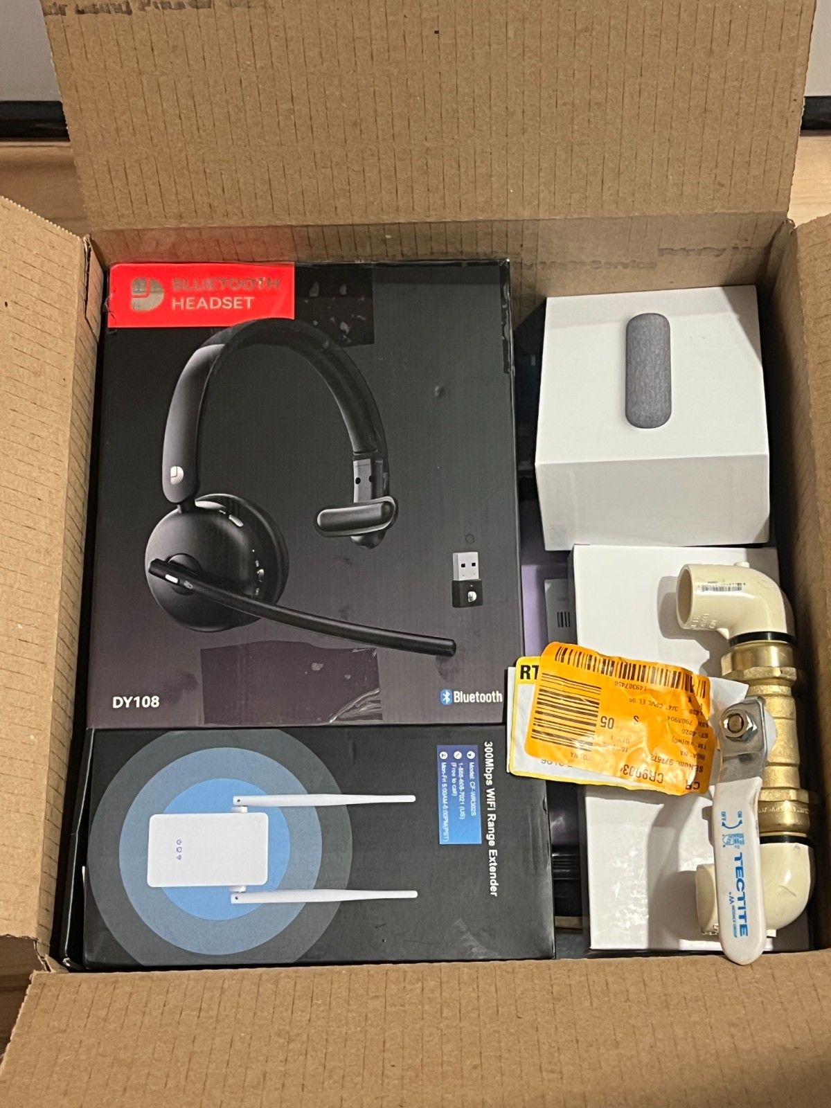 22x assorted amazon lot electronics & accessories  all manifest x reseller