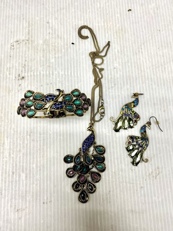 Vintage set necklace earrings & Bracelet Chandelier Peacock green purple blue