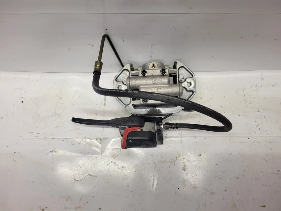 Тормозной суппорт 2000 Polaris RMK 500 главный цилиндр в сборе полный... - Изображение 2 из 4