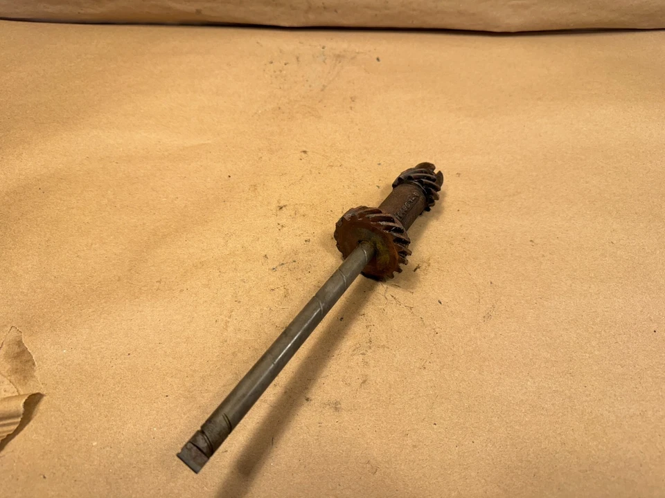 Distribuidor de bomba de aceite tacómetro de conducción de engranajes Triumph TR2 TR3 TR4 OEM PN 10496 Foto 2 de 4