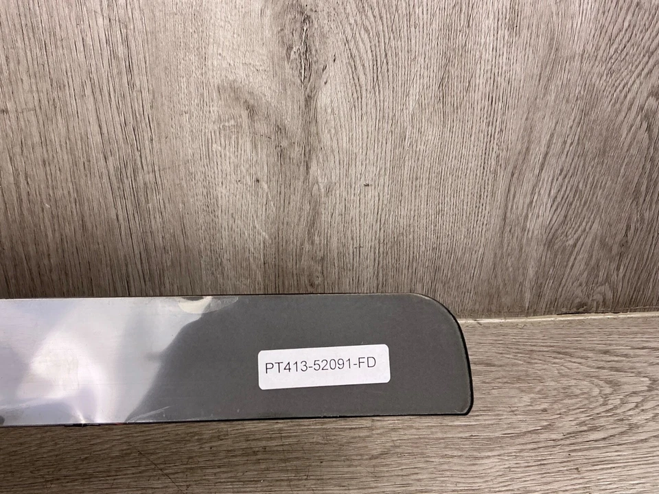 Toyota Scion tC 2007-2008-2009-2010 alféizares de puerta iluminados OEM PT413-5208S Foto 3 de 4