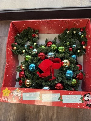 NEW 30'' Disney Mickey Figural Pre-Lit LED Wreath w/ 50 LED Twinkling Lights