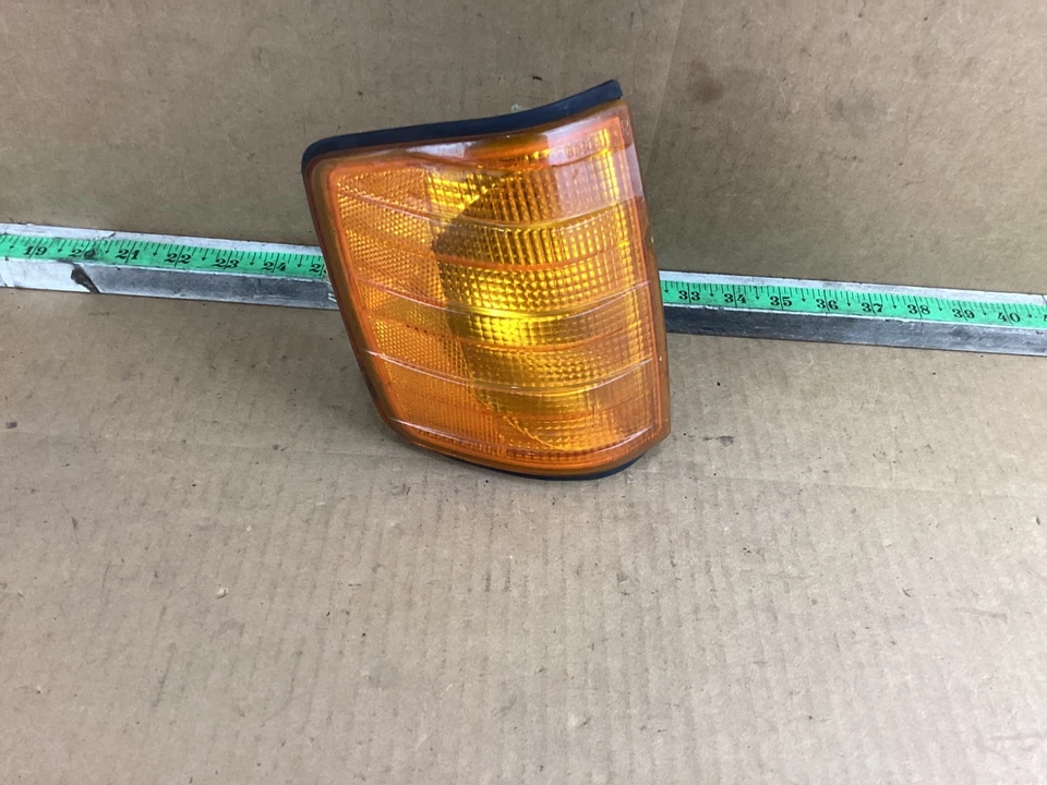 1984-1993 Mercedes-Benz 190E luz de seta dianteira direita 1305232914 fabricante de equipamento original - Imagem 3 de 4